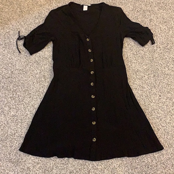 H&M Button Down Rouched sleeve dress Size: 6 Color: black - Picture 6 of 9